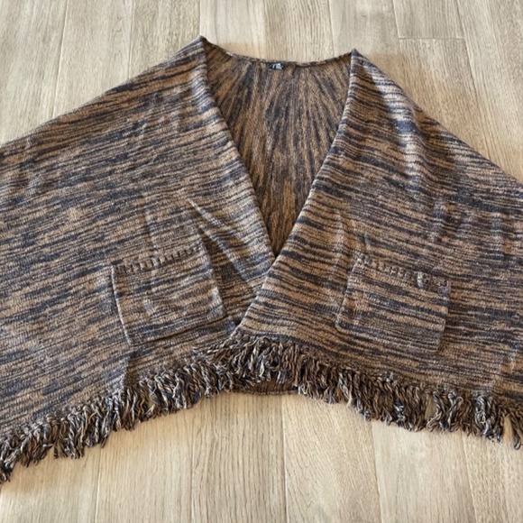 Club Monaco Sweater Wrap - Picture 4 of 10